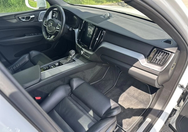 Volvo XC 60 cena 129900 przebieg: 173000, rok produkcji 2018 z Włoszczowa małe 781